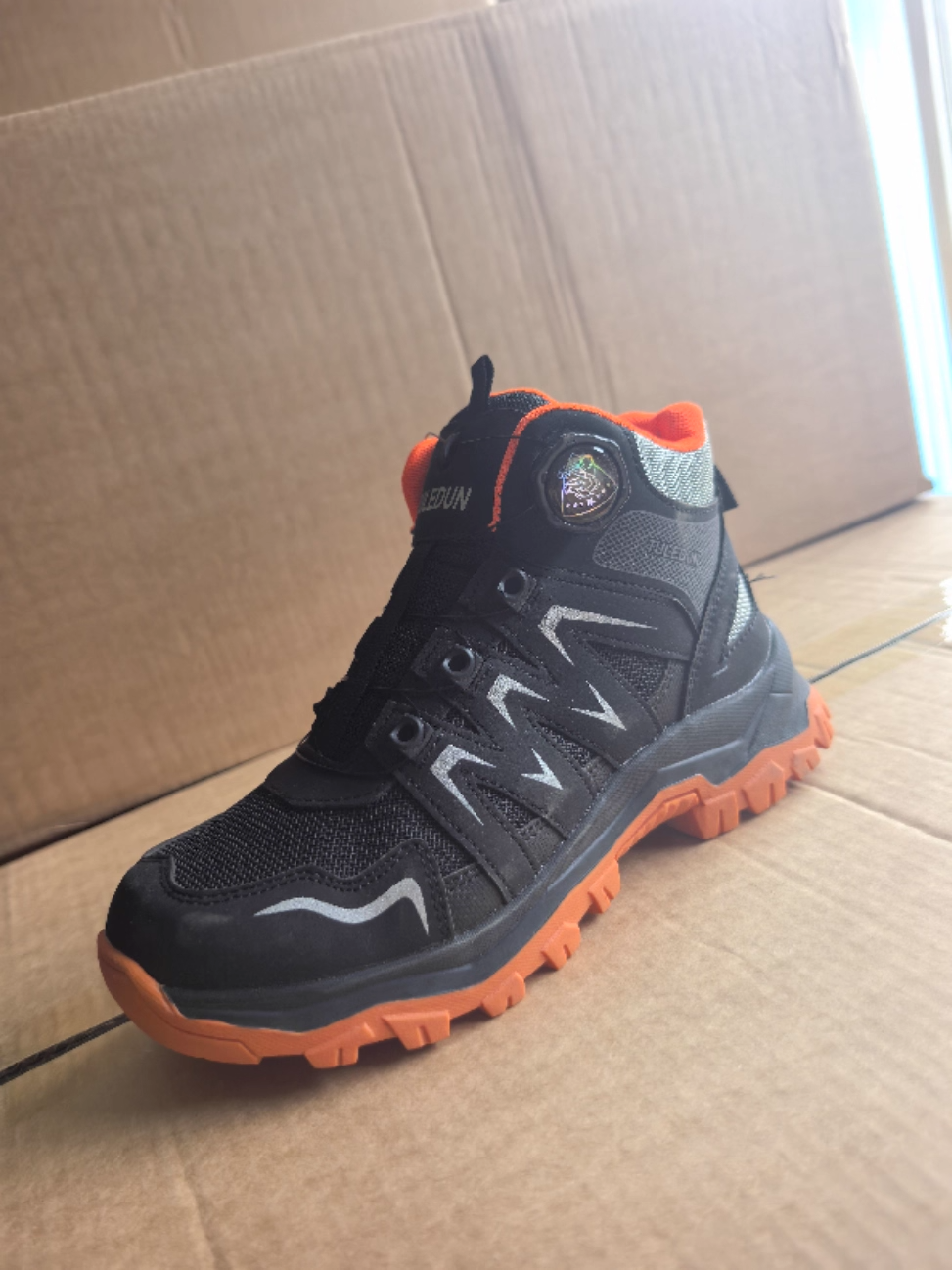 Últimos blogs da empresa sobre Botas de trabalho desportivas de corte médio
