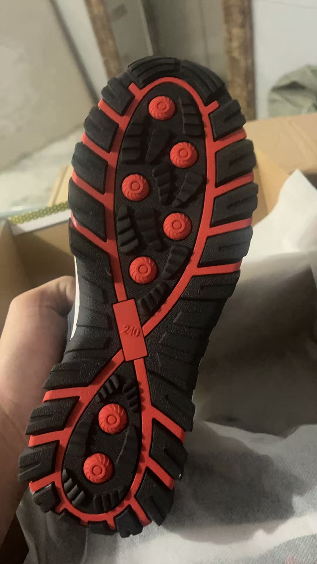 Últimos blogs da empresa sobre Venha testemunhar o nascimento de um par de sapatos!